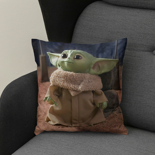 COJIN BABY YODA 45x45cm